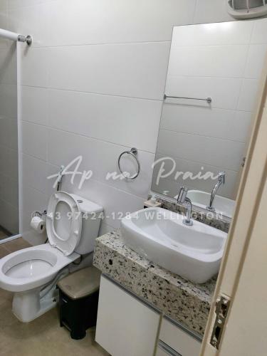 Ванная комната в Lindo Apartamento até 10 pessoas, Praia Enseada Guarujá