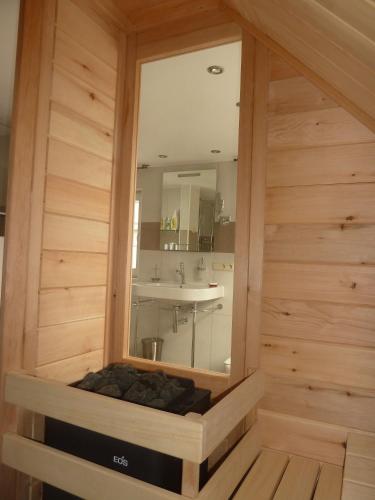 a bathroom with a sink and a mirror at Apfeltraum-Erzgebirge in Neuhausen