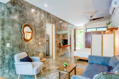 Private Patio Plunge Pool & Electricity Included