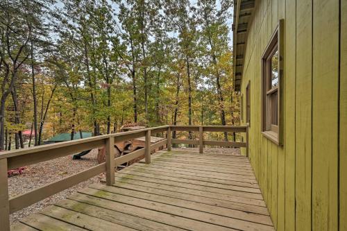 Fotografie z fotogalerie ubytování James West Apt with 50 Acres - Near Raystown Lake v destinaci Huntingdon