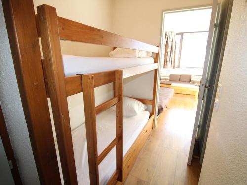 a bunk bed room with two bunk beds in it at Studio Avoriaz, 1 pièce, 4 personnes - FR-1-633-4 in Avoriaz