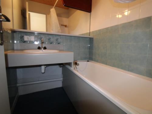 a bathroom with a sink and a bath tub at Studio Avoriaz, 1 pièce, 4 personnes - FR-1-633-4 in Avoriaz