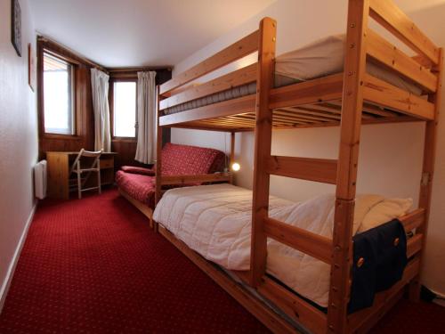 Двухъярусная кровать или двухъярусные кровати в номере Appartement Avoriaz, 2 pièces, 6 personnes - FR-1-633-39
