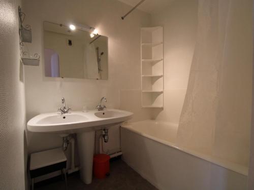 a bathroom with a sink and a tub and a mirror at Appartement Avoriaz, 2 pièces, 6 personnes - FR-1-633-39 in Morzine
