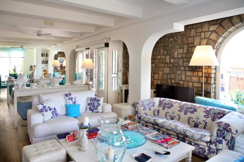 a living room with a couch and a table at Le Ancore Hotel in Vico Equense