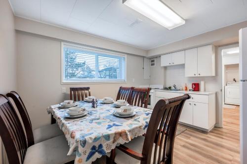 Cozy 2BD Suite in Vancouver – Photos 2