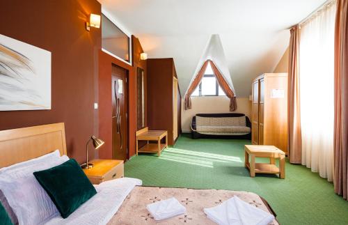 a bedroom with a bed and a room with a window at Pensiunea Casa Zanelor in Floreşti