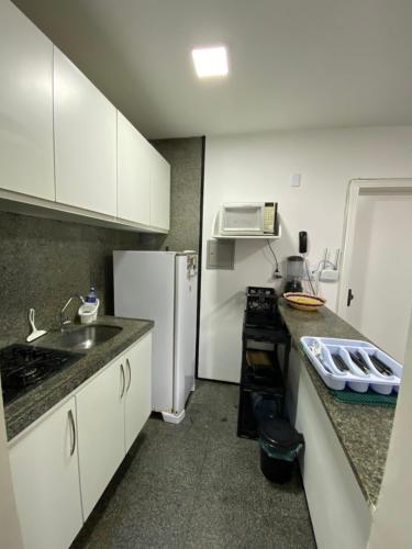 Kuchyň nebo kuchyňský kout v ubytování Flat Meireles Vista Mar