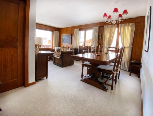 Ruang duduk di Ski in/out 150 m, 2 chambres , 6 personnes.