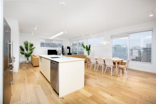 a kitchen and living room with a table and chairs at Les Lofts St-François - Par Les Lofts Vieux-Quebec in Quebec City