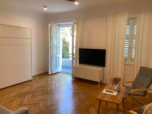 Specious and newly decorated at Bacvice beach