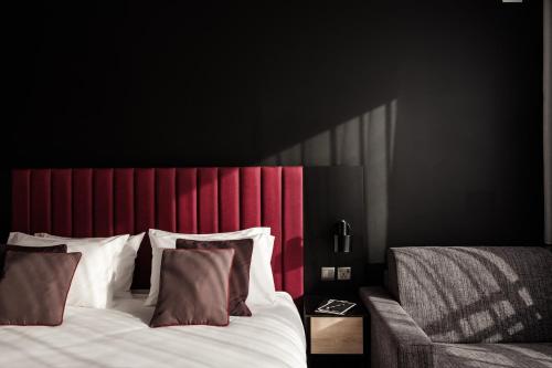 Una cama o camas en una habitación de be.HOTEL