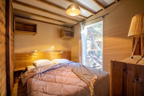 Postel nebo postele na pokoji v ubytování Glamping Terre & Mer