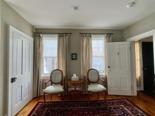Χώρος καθιστικού στο Woodbourne Inn