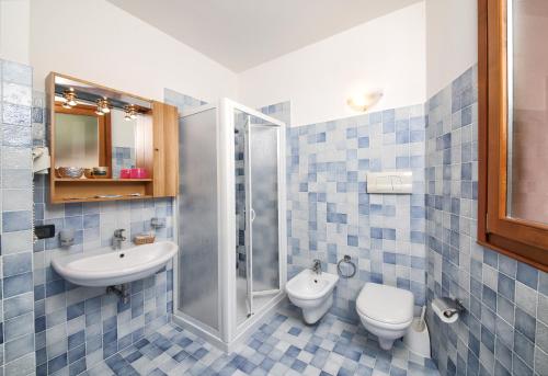 Kylpyhuone majoituspaikassa Residence Borgo Dei Limoni - Appartamenti con Garage