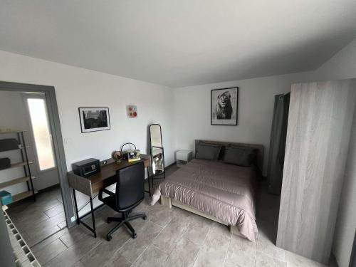 Posedenie v ubytovaní Superbe appartement dans villa avec piscine