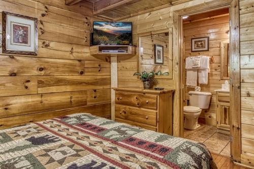 Phòng tắm tại ERN864 - The Cedars - Great Location! Close To All The Action! cabin