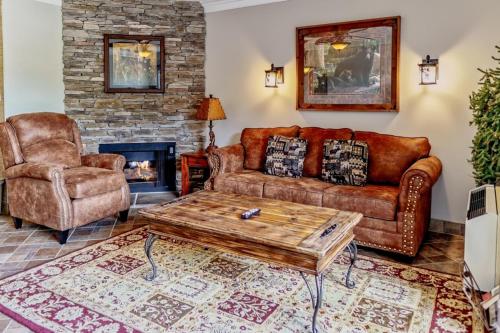 a living room with a couch and a fireplace at OLDE GATLINBURG PLACE UNIT 510 - GREAT LOCATION! CLOSE TO TOWN! condo in Gatlinburg