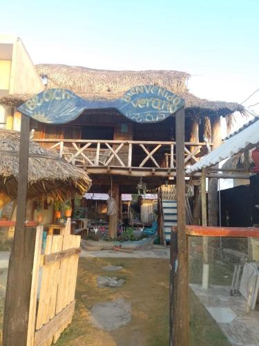 Kiosko uva playa frente al mar