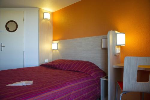 Кровать или кровати в номере Hôtel Olivet Orléans Sud Zénith ex PC