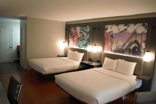 a hotel room with two beds and two lamps at Best Western Plus Dragon Gate Inn in Los Angeles