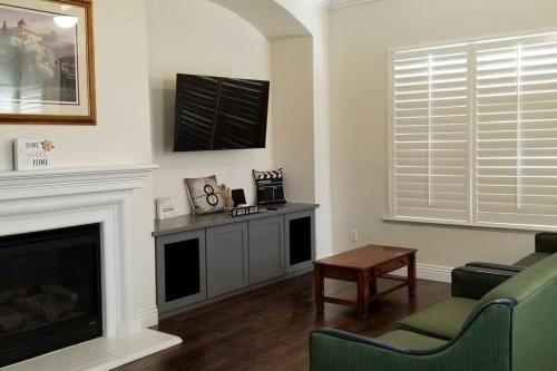 a living room with a couch and a fireplace at Chateau Sunnyside in Fresno