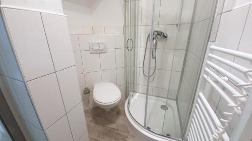 Ένα μπάνιο στο Neuburg New Apartement
