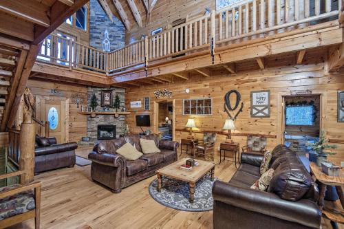 a living room with leather furniture in a cabin at ERN854 - Wagon Wheel Lodge - Great Location! Close To All The Action! cabin in Pigeon Forge