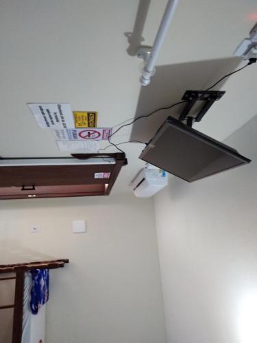 a ceiling light hanging from a ceiling at Pousada JOSHUA in Penha