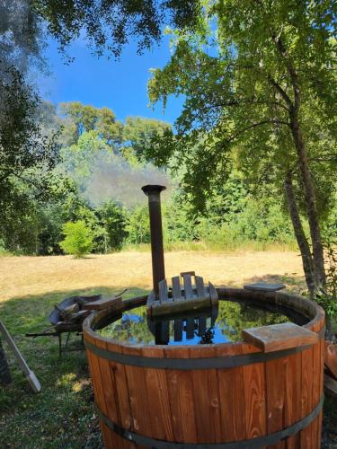 Nespecifikovaný výhled na hory nebo výhled na hory při pohledu z chaty