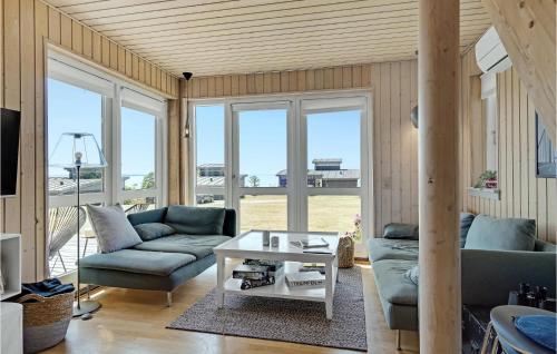 Ruang duduk di Cozy Home In Faaborg With Sauna