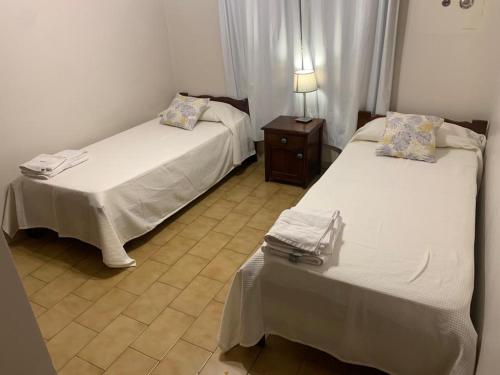 Ένα ή περισσότερα κρεβάτια σε δωμάτιο στο Los Naranjos Departamentos 1