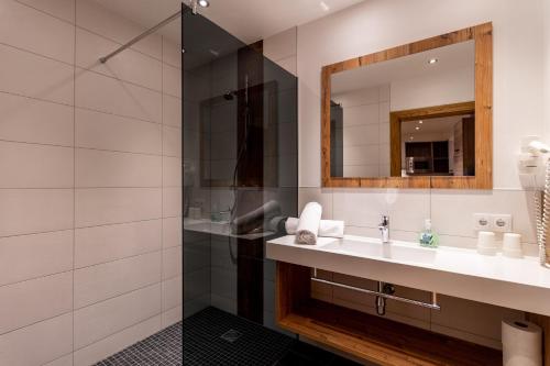 A bathroom at Luxapart Haus 2