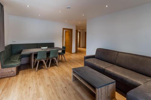 A seating area at Luxapart Haus 2