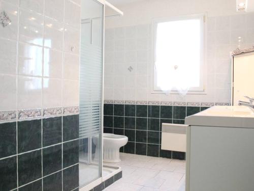 Kúpeľňa v ubytovaní Maison Saint-Pierre-d'Oléron, 4 pièces, 6 personnes - FR-1-246A-171