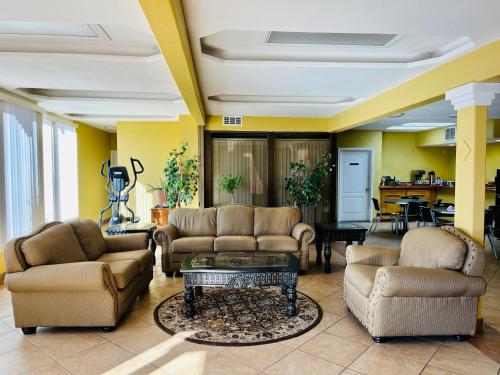 Χώρος καθιστικού στο Econo Lodge Del Rio