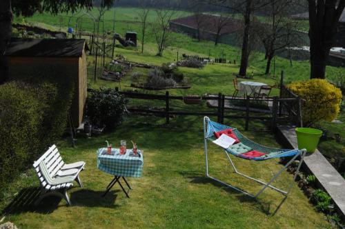Taman di luar Au Clos d'Ardennes
