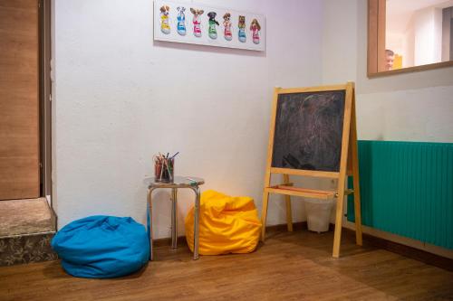 a classroom with a chalkboard and a table and a chair at Sporthotel Radstadt in Radstadt