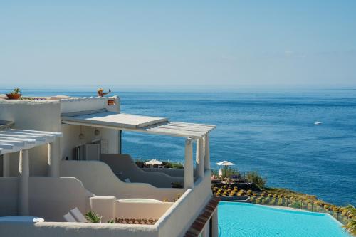 Üldine merevaade või majutusasutusest Therasia Resort Sea and SPA - The Leading Hotels of the World pildistatud vaade