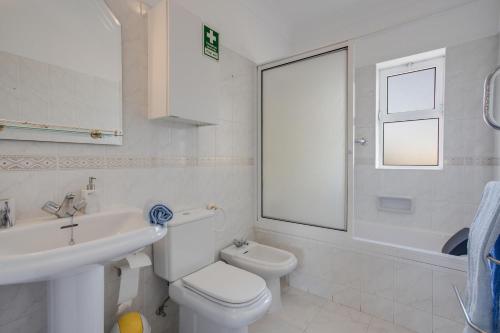 Ένα μπάνιο στο Ariana Apartment