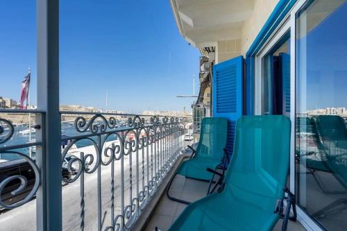 Balkón nebo terasa v ubytování Modern apt Kalkara seafront!
