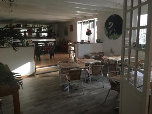 Restaurace v ubytování Hostellerie De La Source
