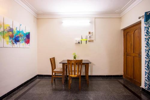 a dining room with a table and chairs at Whiteboard Homes Siolim in Siolim