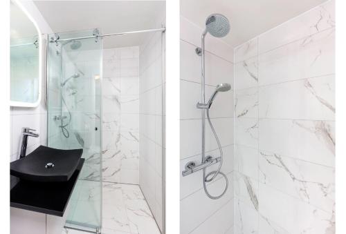 een badkamer met een douche en een zwarte wastafel bij 2 Double floor Delft City Centre new family apartment in Delft