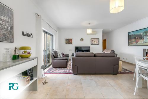 a living room with a couch and a table at Luxury Penthouse Near City Center #1933 in Lagos