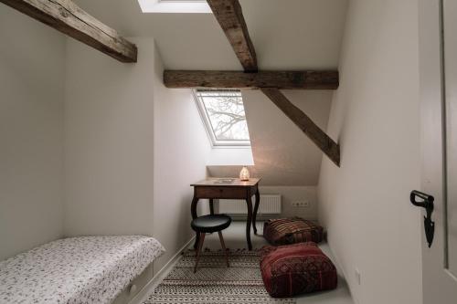 a bedroom with a desk and a bed and a window at Apartment Alte Schmiede in Saal