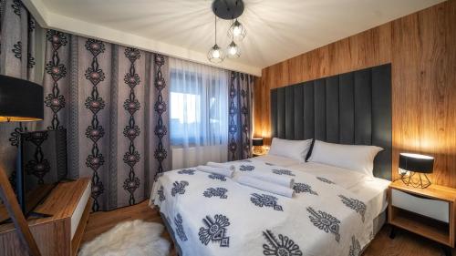 En eller flere senger på et rom på Apartamenty Sun & Snow Resorts E Białka Tatrzańska z sauną