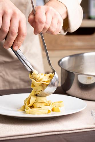 ホテルの敷地内または近くでの食事または食べ物