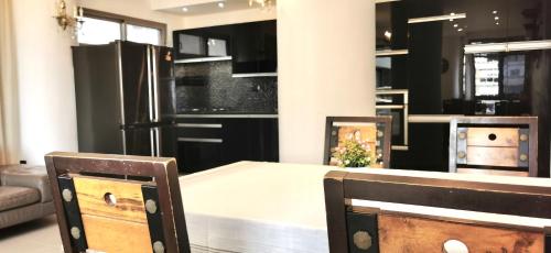 Dapur atau dapur kecil di Lovely apartment with sea view