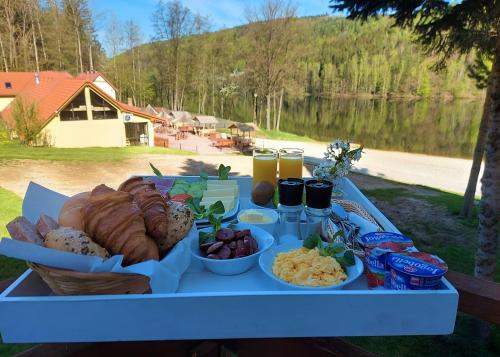 Mad på resortet eller i nærheden